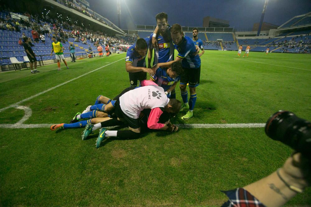 El Hércules despide al técnico argentino tras ganar por 3-2 al Peralada con mucho sufrimiento.