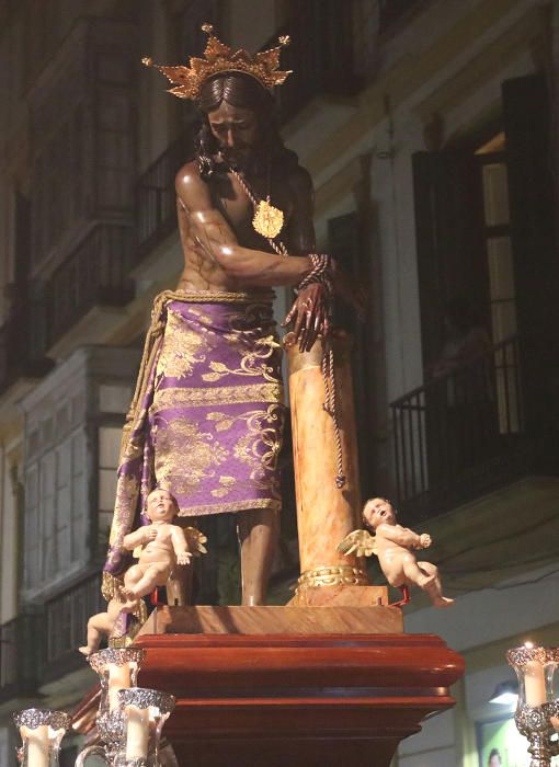 La imagen del Señor es trasladada en unas andas acompañado de la Banda de Zamarrilla, de cara a la procesión extraordinaria de este sábado