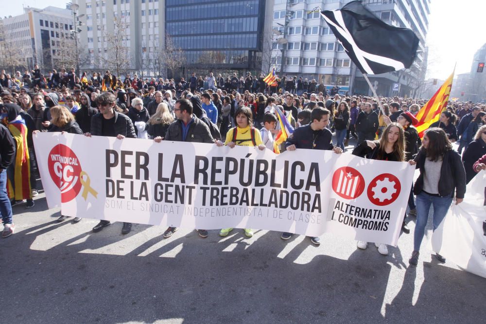 Els manifestants a l'avinguda Jaume I de Girona