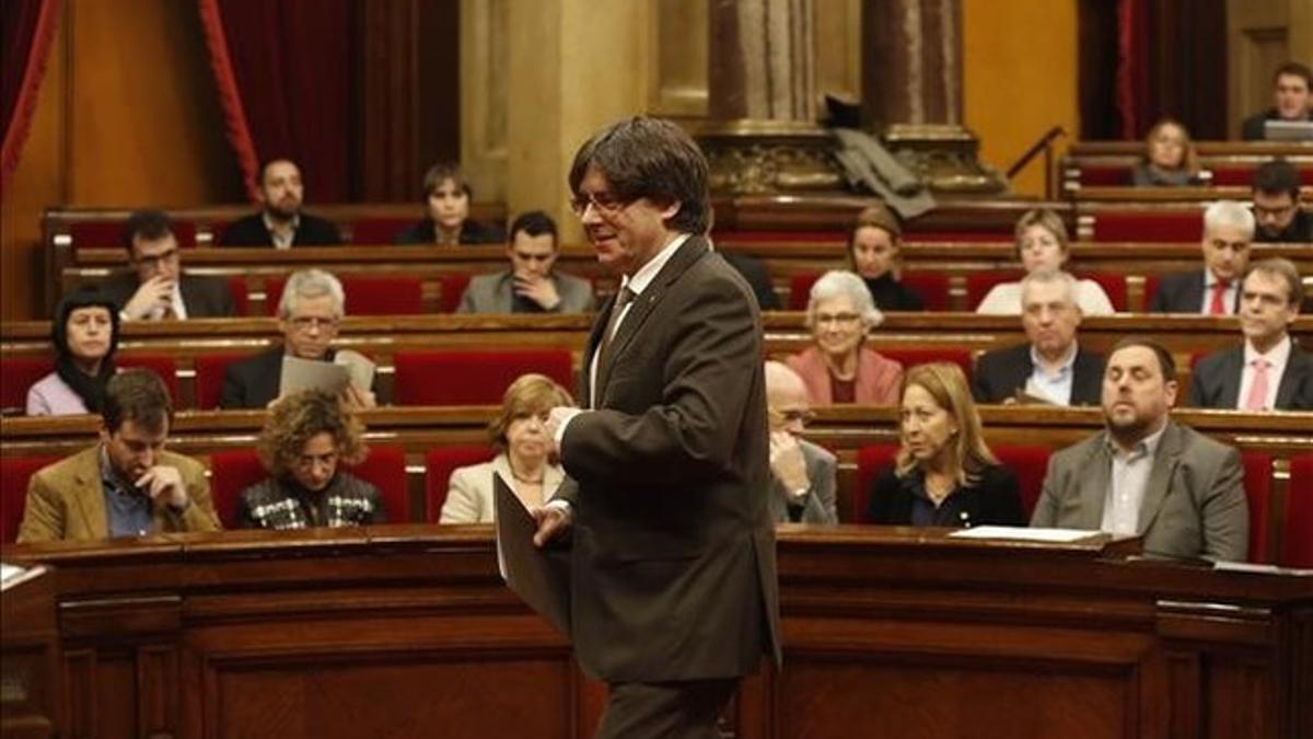 El President de la Generalitat, Carles Puigdemont en el Ple del Parlament