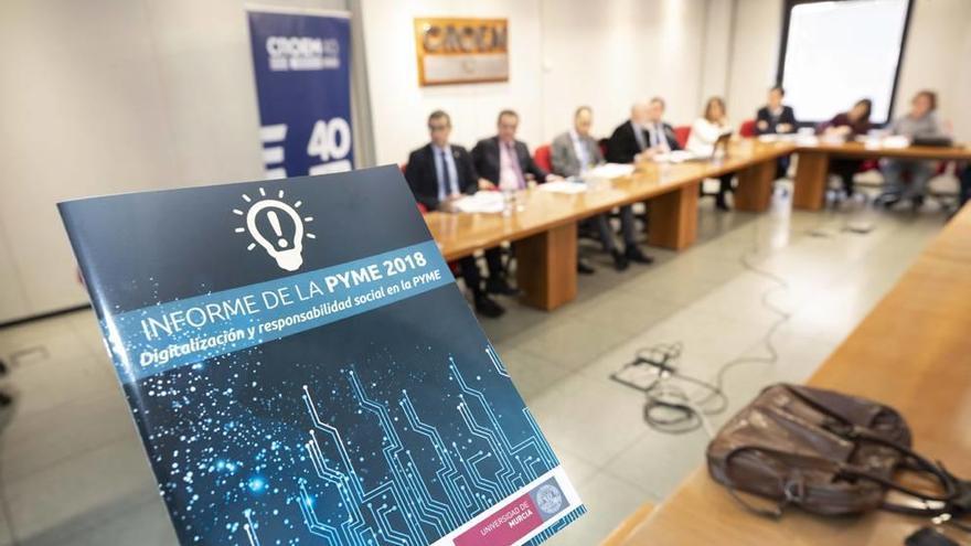 Presentación del Informe Pyme 2018 en la sede de la Croem.