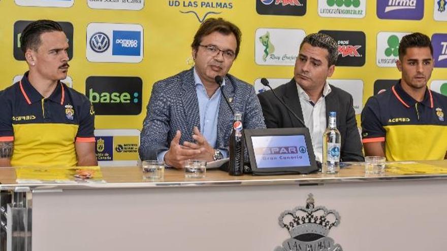 Roque Mesa, Toni Cruz, Yeray Sánchez y David Simón, este mediodía, durante el acto.