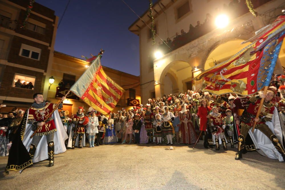 desfile de la comparsa Alagoneses de Sax