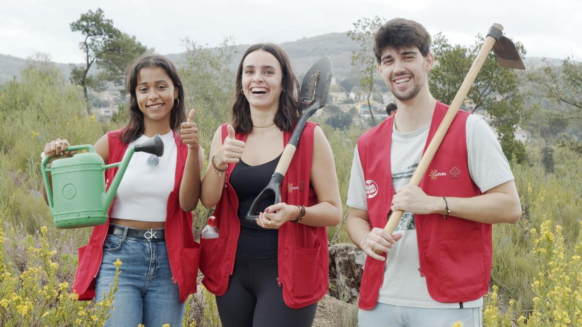 Jovenes colaboradores del proyecto Bosque Cofidis 2024.