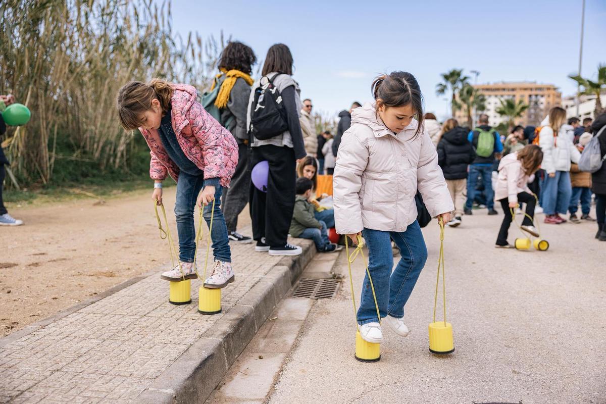La Fúmiga ompli de famílies el Festivernet de Tavernes de la Valldigna La Fúmiga ompli de famílies el Festivernet de Tavernes de la Valldigna