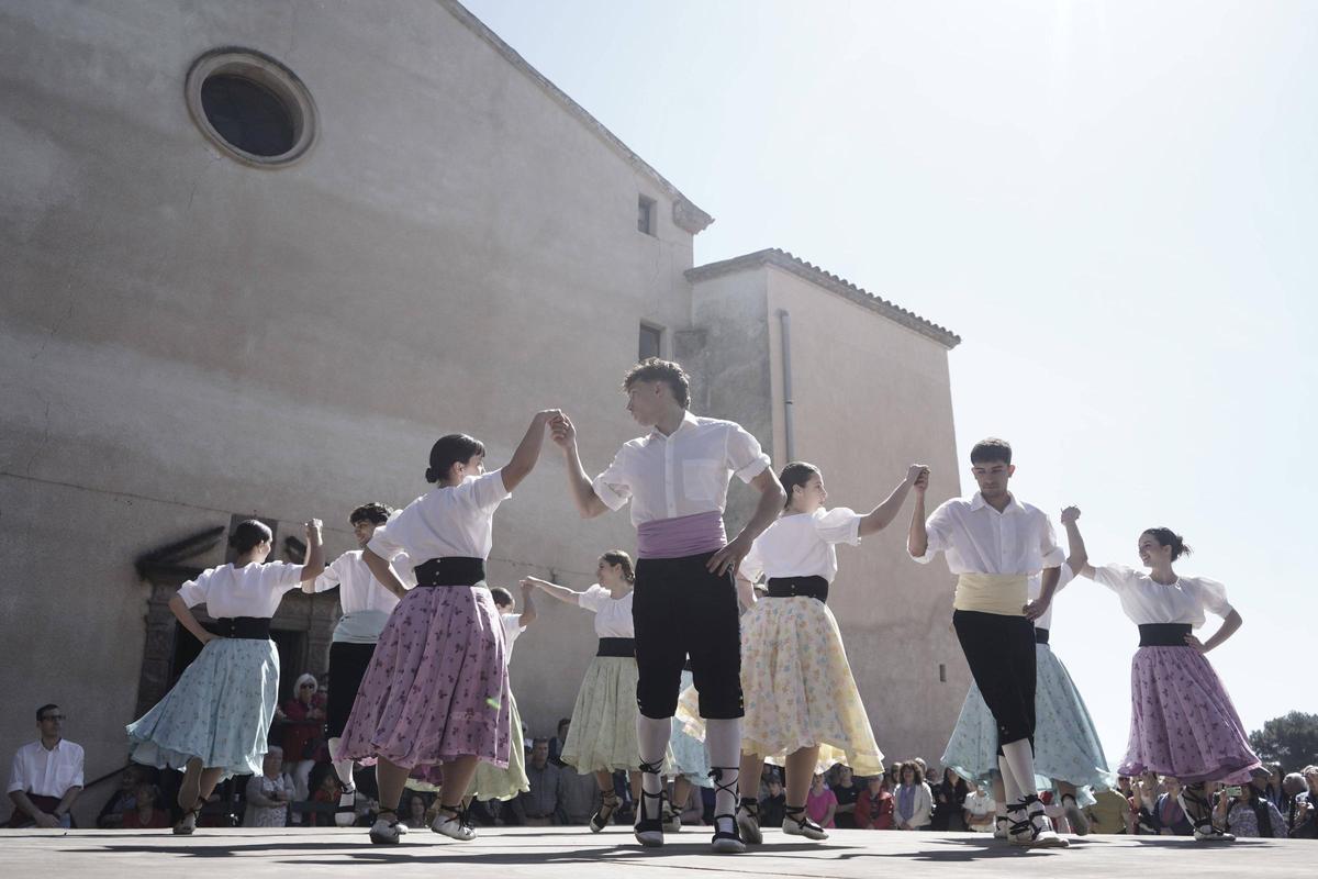 El Santuari de Joncadella viu un concorregut aplec de Dilluns de Pasqua