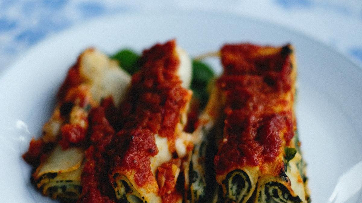 Los canelones de calabacín y atún son perfectos para que los niños coman verdura.