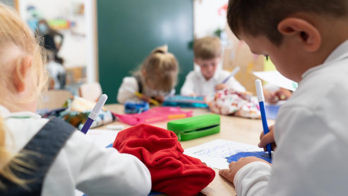 Alumnos del Colegio Cooperativa Son Verí Nou realizando una actividad