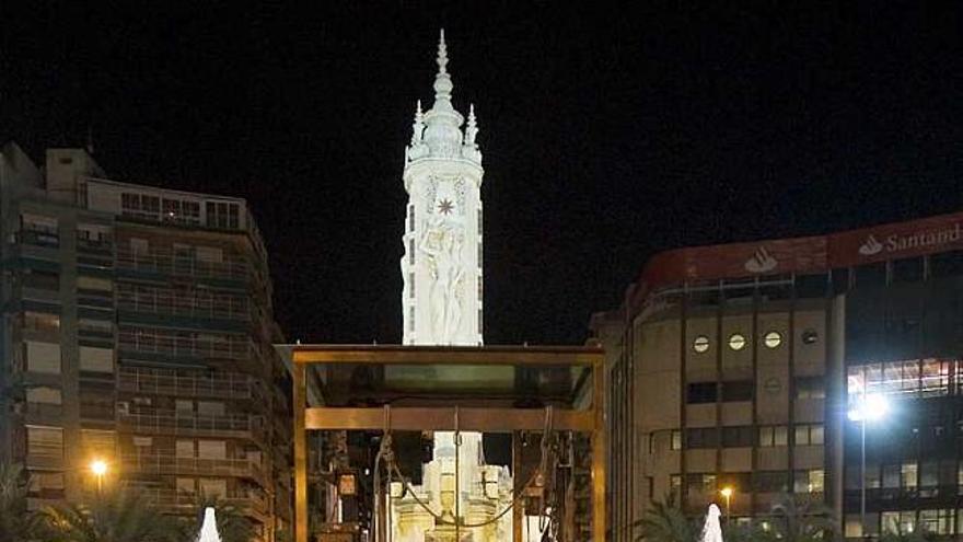 La estructura para instalar un ascensor en la plaza de los Luceros