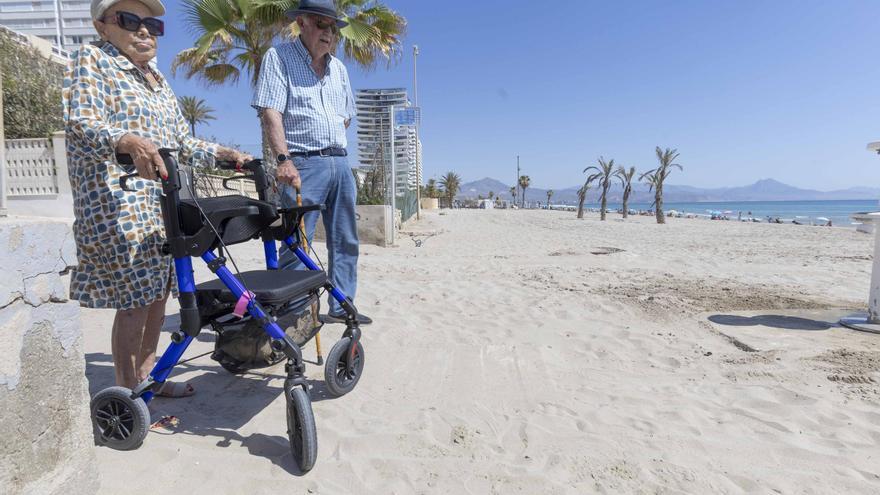 El paseo de la playa de San Juan: tan cerca, tan lejos