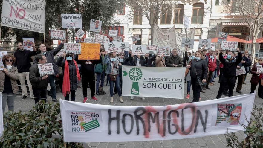 Protesta de vecinos ante Cort.