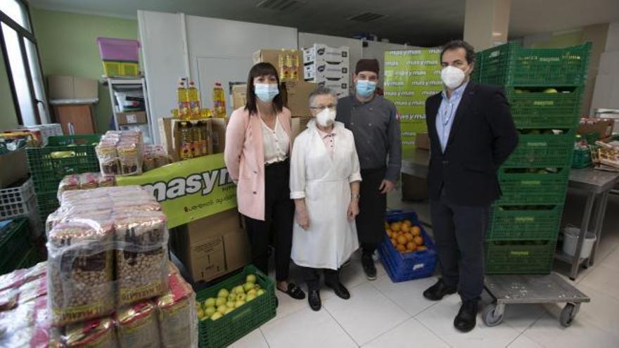 VÍDEO: LA NUEVA ESPAÑA entrega a la Cocina Económica los alimentos recaudados en la promoción del Martes de Campo junto a Masymas