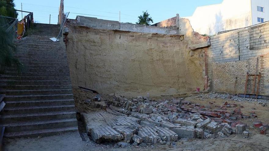 Un vecino de 56 años muere tras ser sepultado por una pared