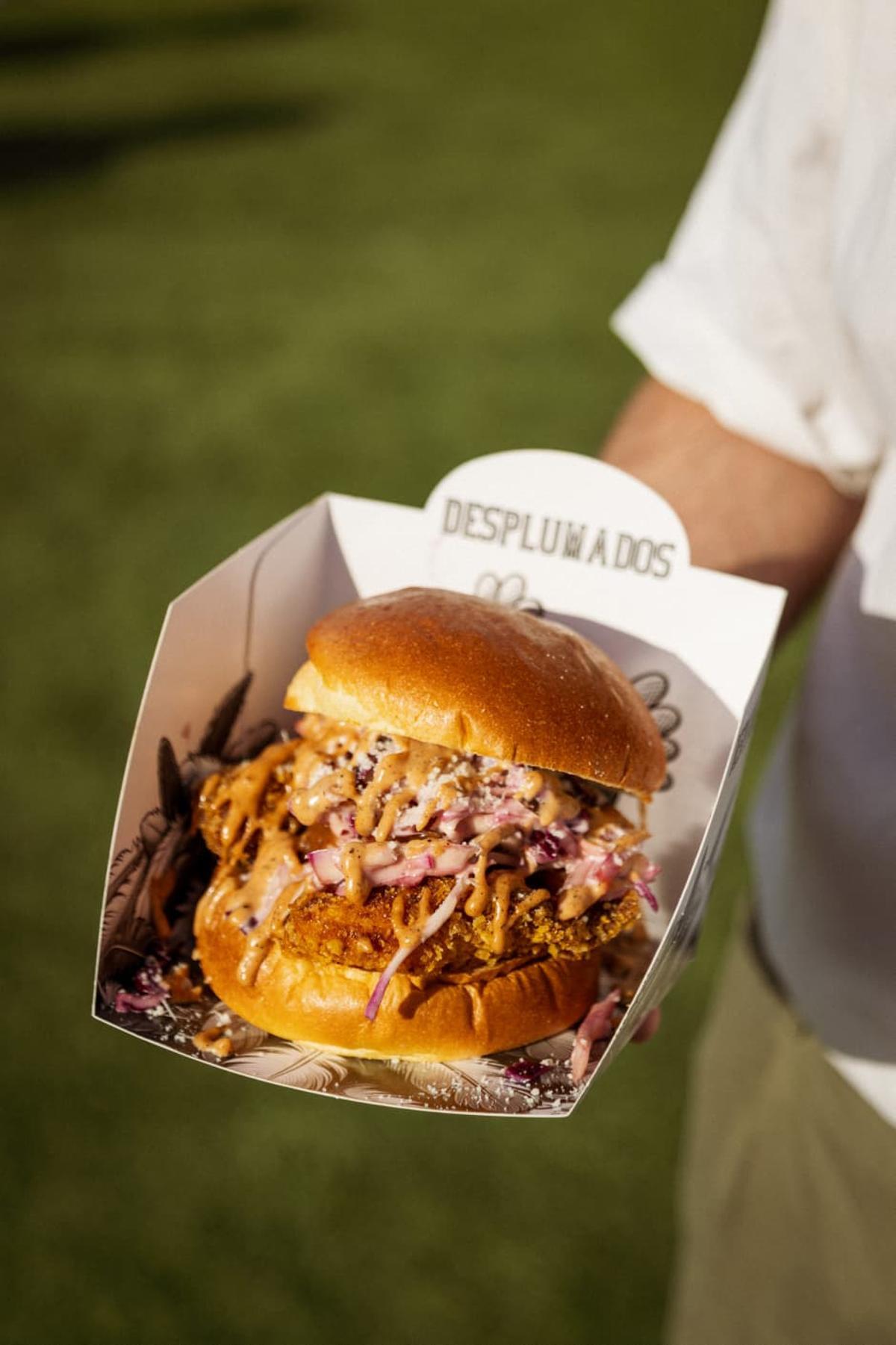 La hamburguesa de pollo frito de Desplumados