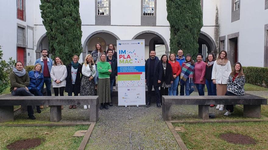 Foto de grupo de las distintas instituciones y universidades implicadas en el proyecto Implamac.