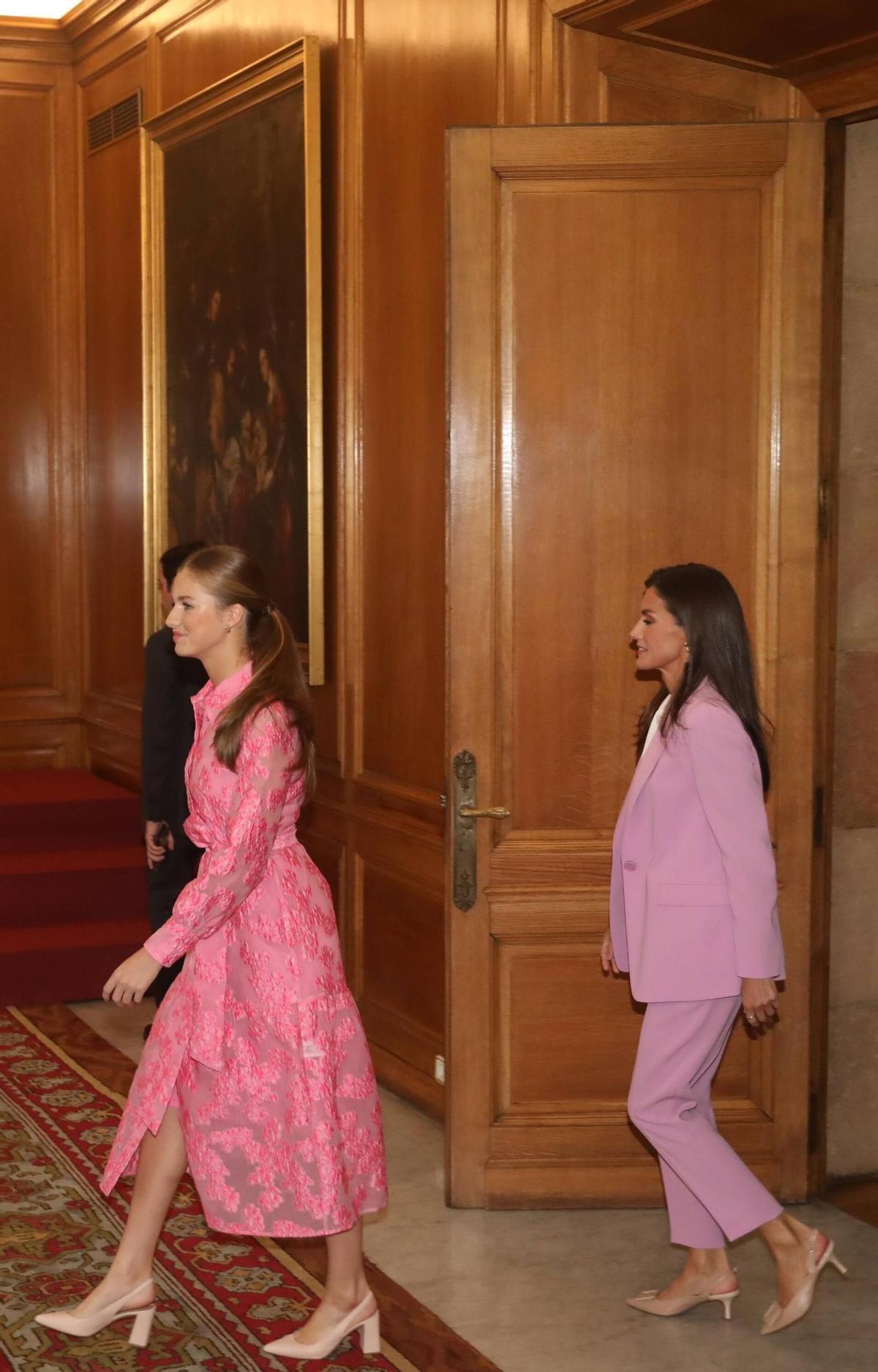 Así fue la recepción de los Reyes y sus hijas a los Premios Fin de Carrera de la Universidad de Oviedo