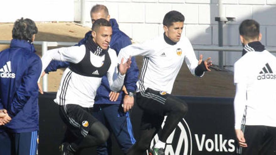 La plantilla del Valencia CF vuelve esta tarde al trabajo