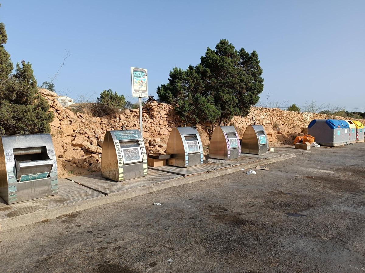 Contenedores de basura en Formentera