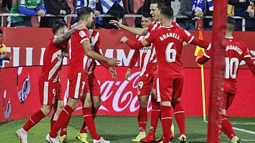 Els jugadors del Girona, celebrant un gol.