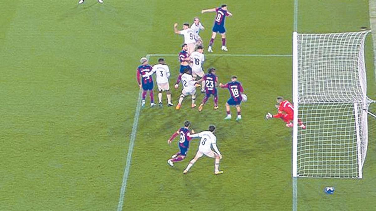 La imagen del claro fuera de juego posicional de Fermín.