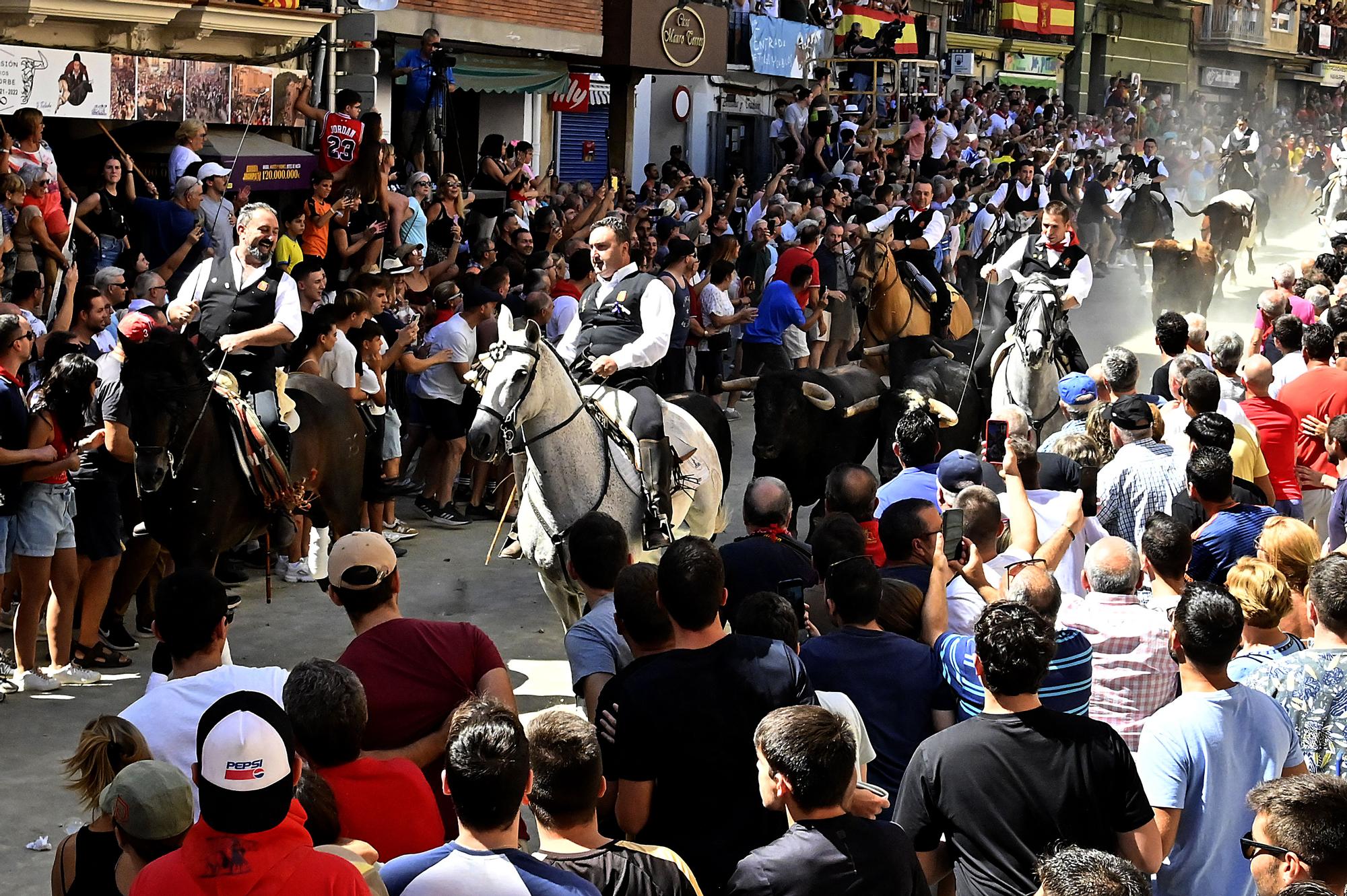 Fotos de ambiente y de la segunda Entrada de Toros y Caballos de Segorbe