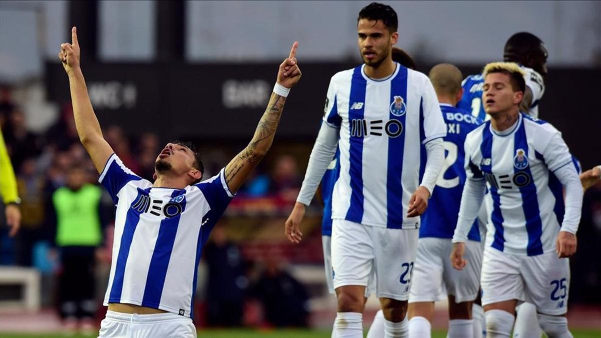 Tiquinho celebra el primer gol de los dragones