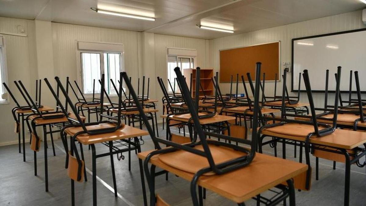 Un aula vacía.