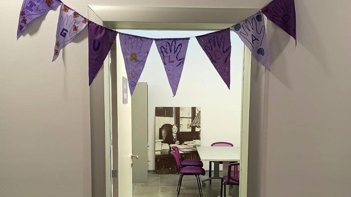 Archivo- Interior del Espacio de igualdad María de Maeztu, en distrito de Latina.