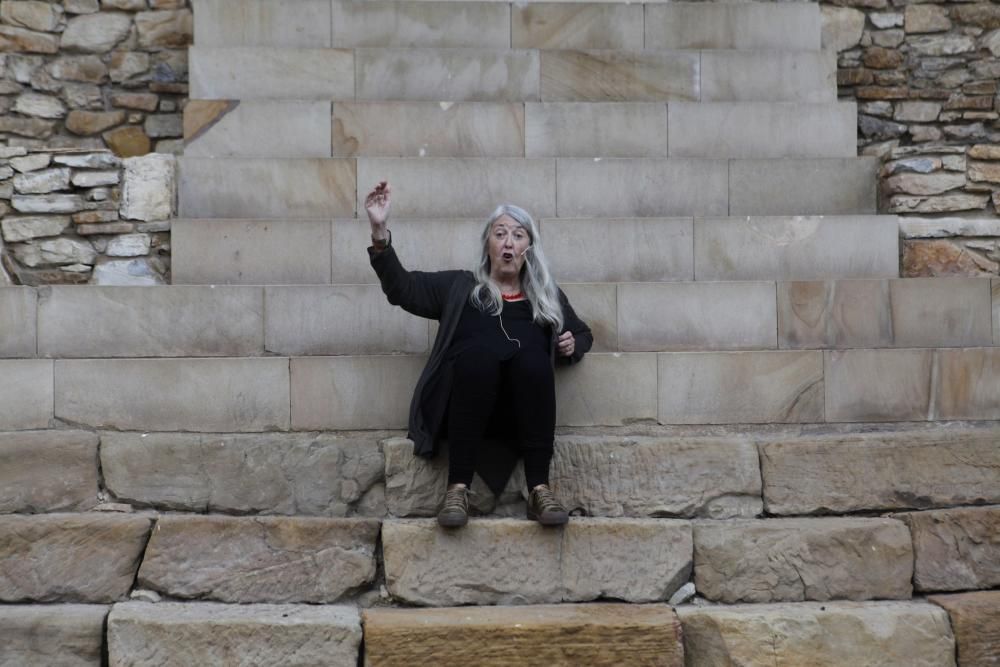 Mary Beard visitando la Villa Romana de Veranes