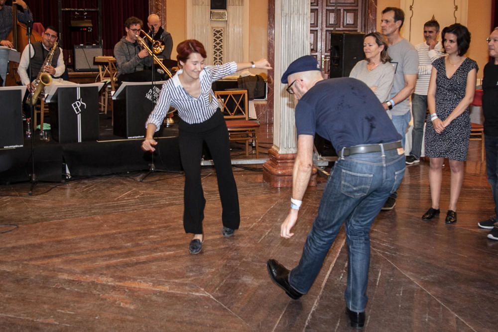 Alcoy se mueve a ritmo de swing