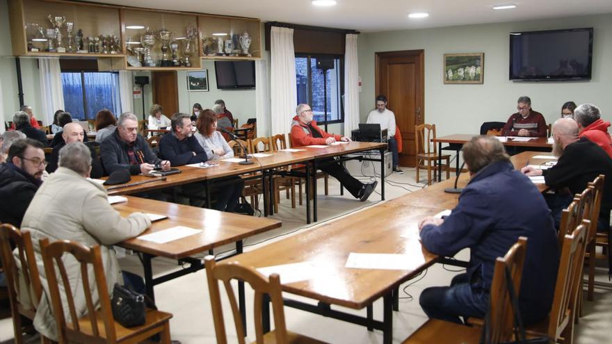 La reunión del consejo de distrito de la zona rural, ayer, en la sede de «Les Caseríes».