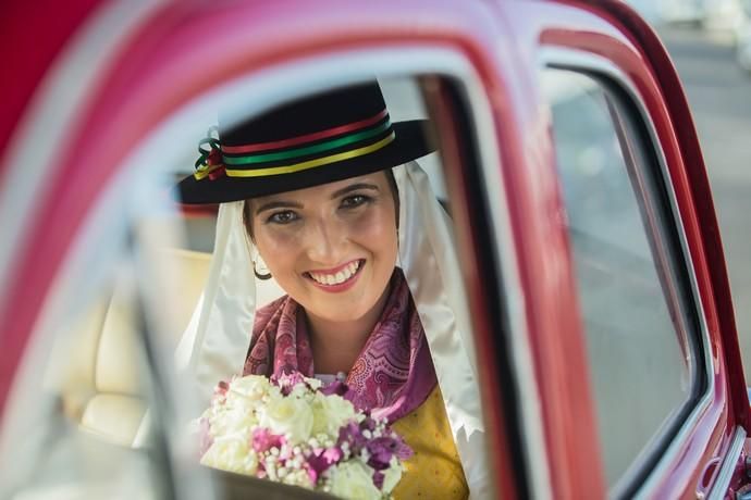 Boda con vestimenta de típicos de Gisela y Aday