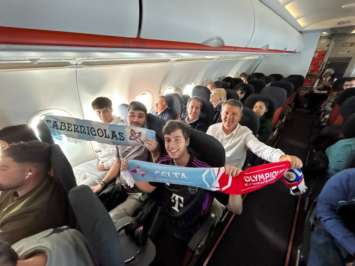 Aficionados jóvenes y veteranos, en pleno vuelo.