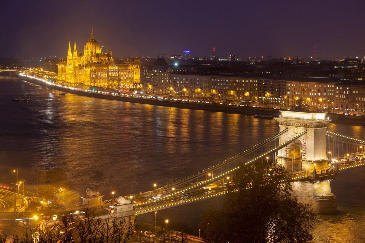 Parlamento y Puente de las Cadenas