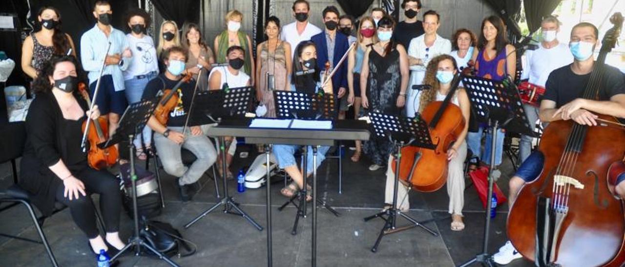 El elenco de la ópera María Soliña, durante la prueba de sonido.   | // RAFA VÁZQUEZ