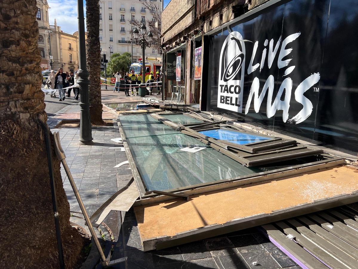 Las fuertes rachas de viento dejan varios destrozos en Valencia