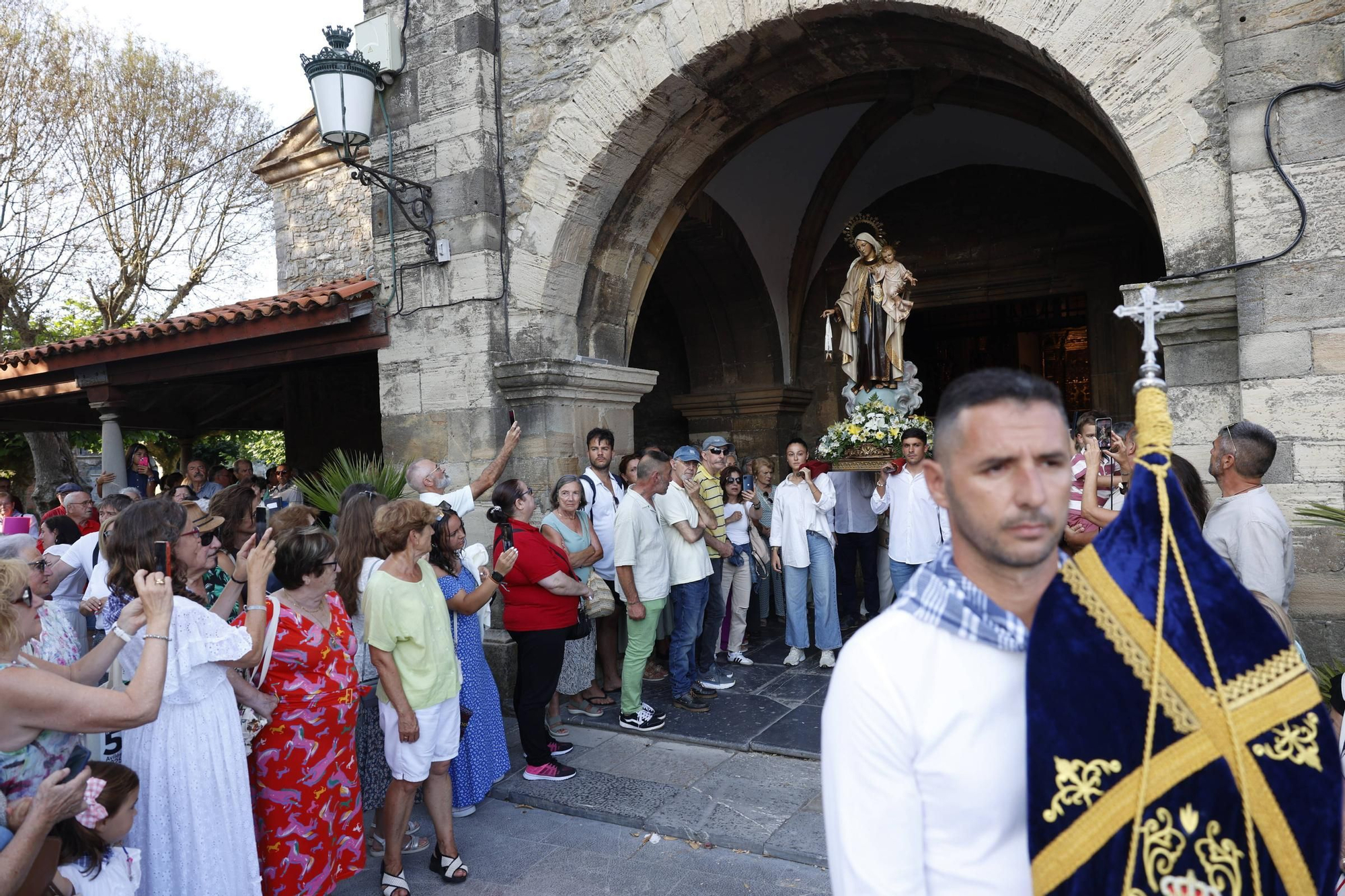 EN IMÁGENES: Multitudinaria procesión del Carmen en Luanco