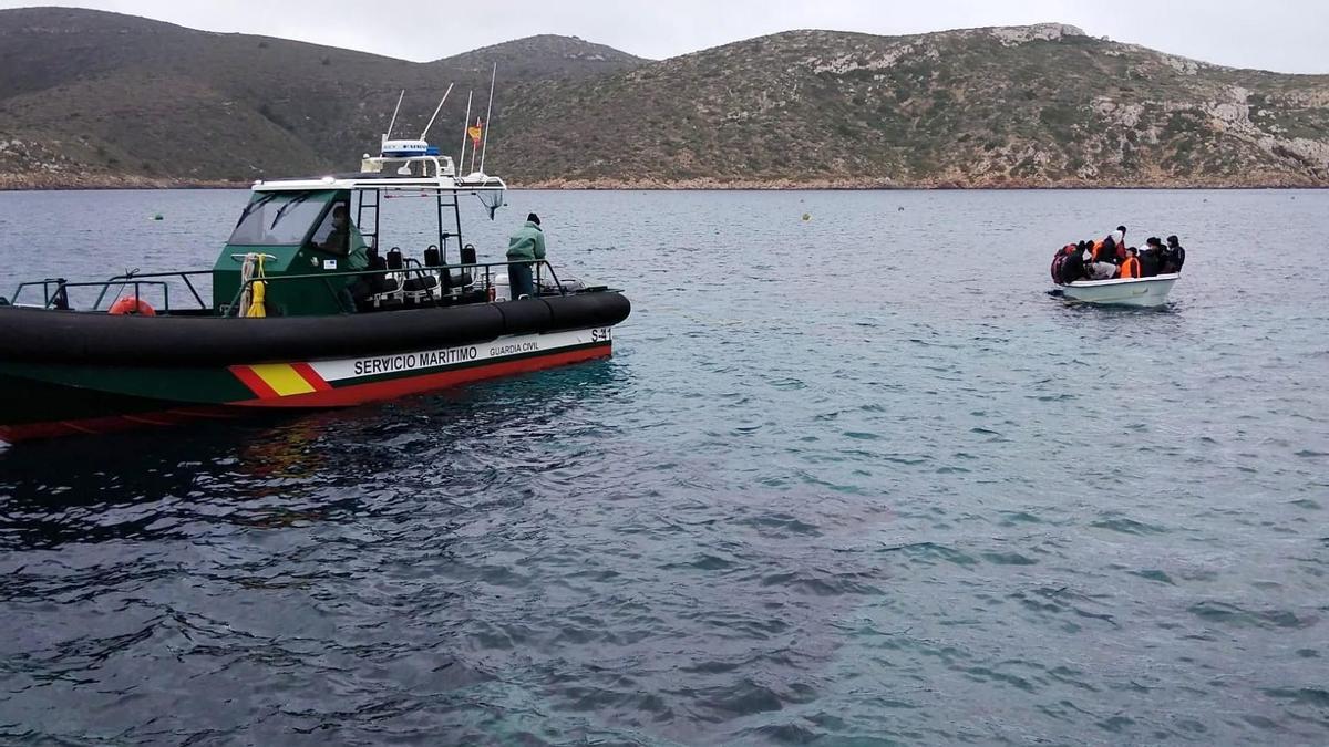 INMIGRACIÓN ESPAÑA | Detenidos los siete ocupantes de una patera interceptada en Águilas