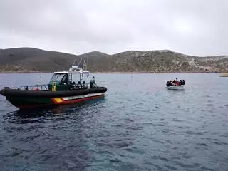 Detenidos los siete ocupantes de una patera interceptada en Águilas