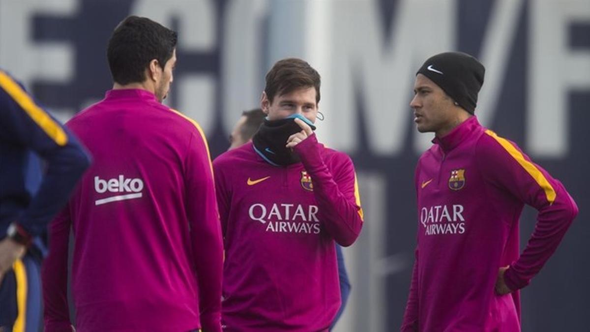 Messi, Suárez y Neymar charlan en el último entrenamiento previo a la visita del Celta.