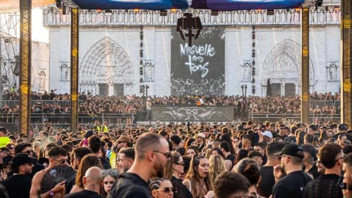Miles de personas fieles al código de vestimenta All Black inaugurarán el verano en el sur de Tenerife