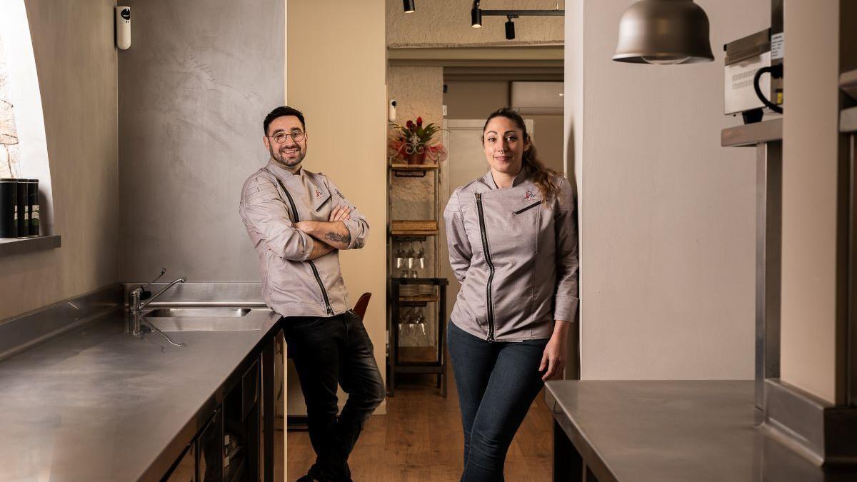 Els xefs i propietaris de La Cort del Mos, Jeffrey Ruiz i Helena Termes.