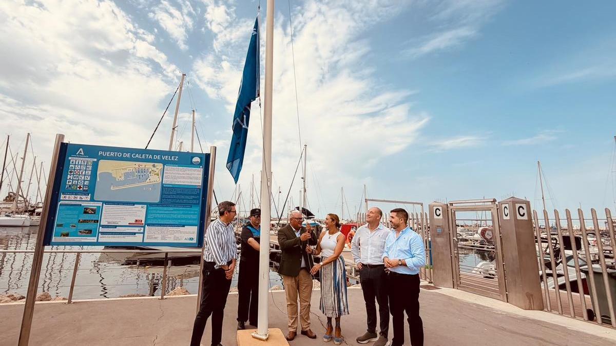 El Puerto de Caleta de Vélez recupera la Bandera Azul tras la modernización de sus instalaciones