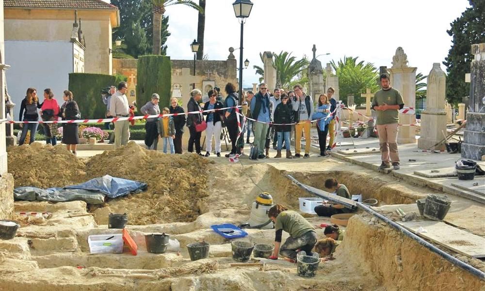 La campaña de Etxeberria acaba  hoy tras exhumar 52 cadáveres