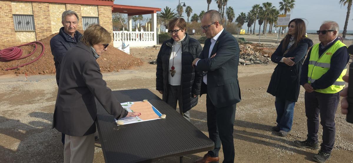 Otra foto de la visita a las obras en Xilxes.