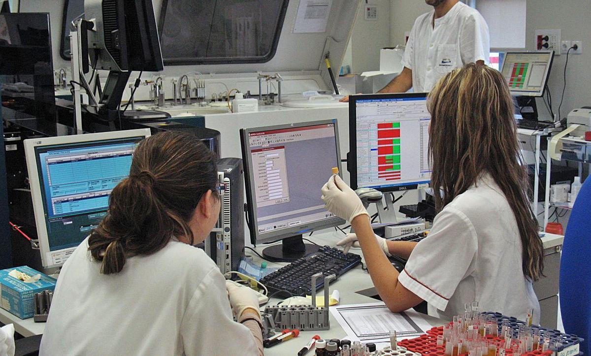 Laboratorio de análisis del Hospital de Torrevieja en una imagen de archivo