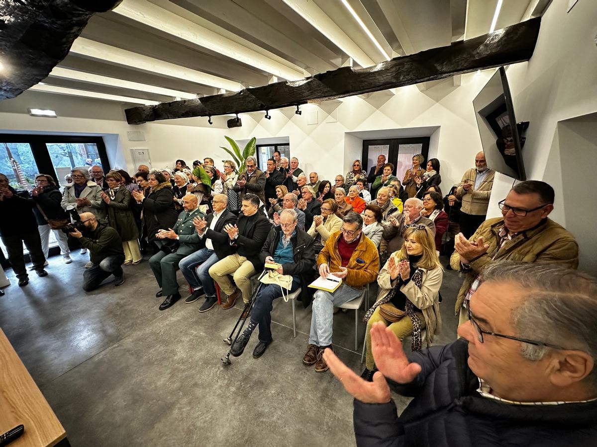 Público en la recién inaugurada Casa de las tres culturas de Cudillero.