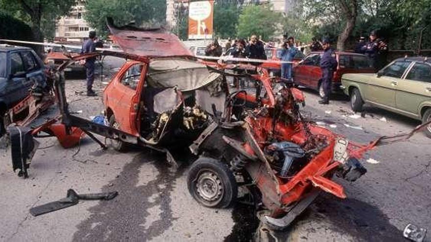 El coche de Irene Villa tras el atentado de ETA.