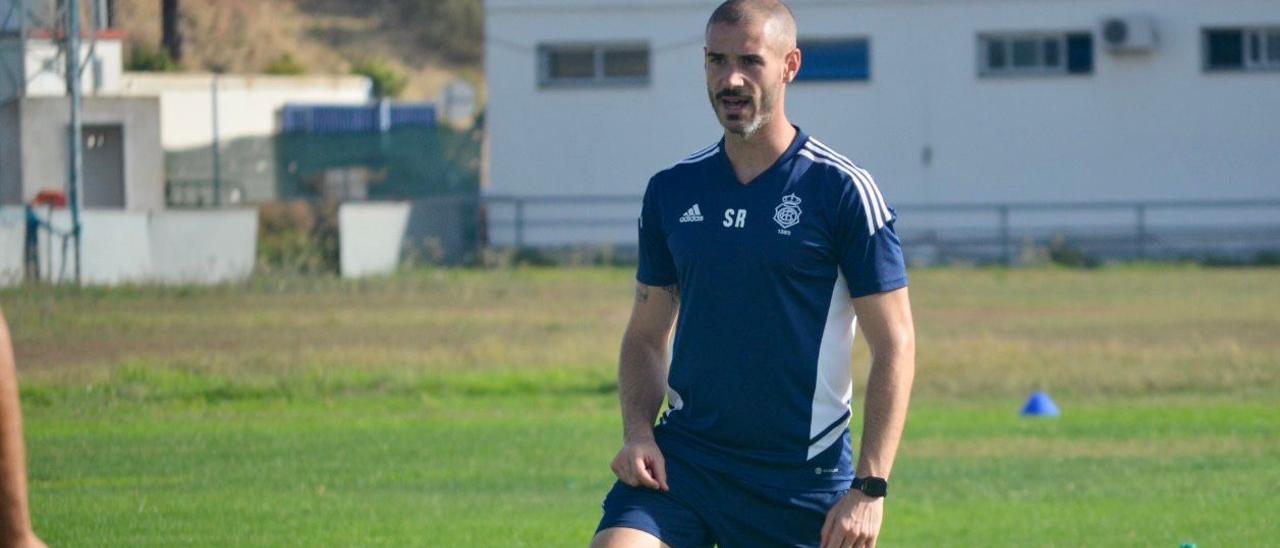 El cordobés Salva Romero, en un entrenamiento del Recreativo de Huelva.