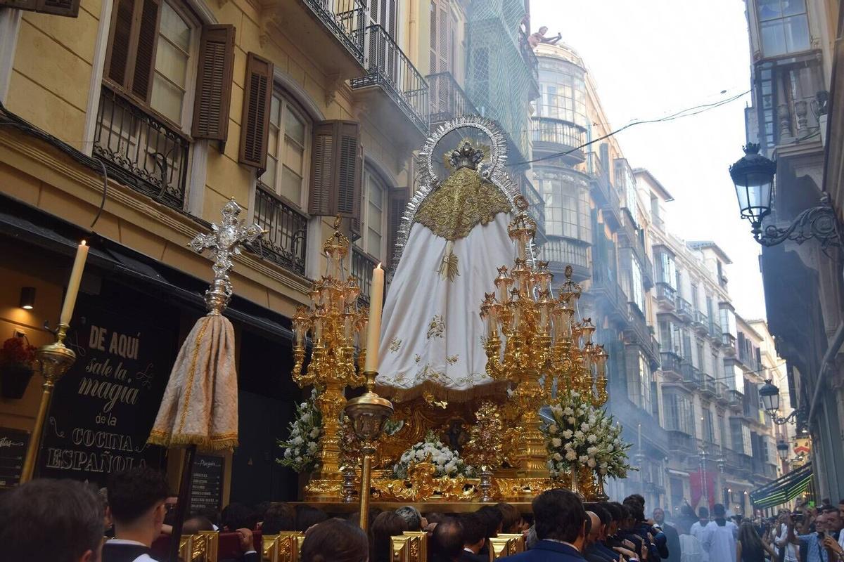 Procesión de la Virgen de los Remedios por el Centro de Málaga